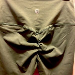 like new condition,  worn maybe 3 times got two sizes too big. smoke free home.